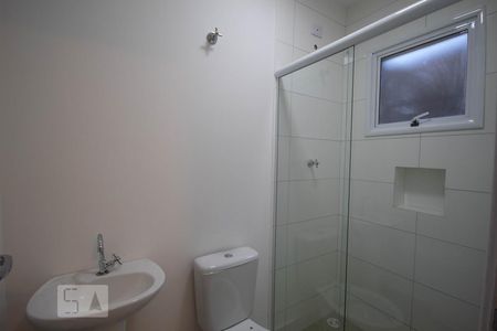 Banheiro de kitnet/studio para alugar com 1 quarto, 23m² em Jardim Peri Peri, São Paulo