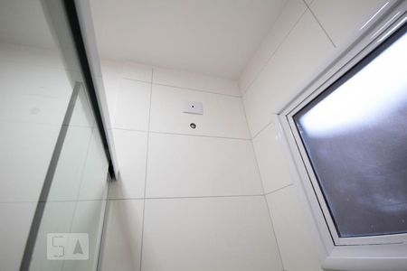 Banheiro de kitnet/studio para alugar com 1 quarto, 23m² em Jardim Peri Peri, São Paulo