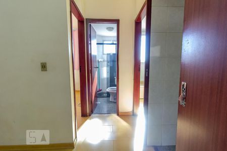 Corredor de apartamento para alugar com 2 quartos, 48m² em Itapoã, Belo Horizonte