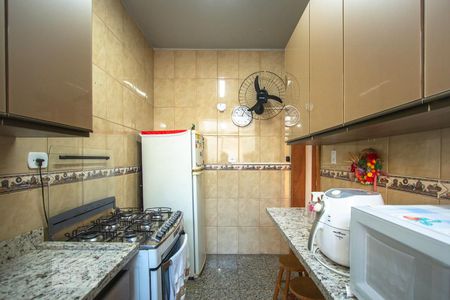 Cozinha de apartamento à venda com 2 quartos, 65m² em Navegantes, Porto Alegre