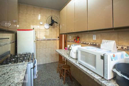 Cozinha de apartamento à venda com 2 quartos, 65m² em Navegantes, Porto Alegre