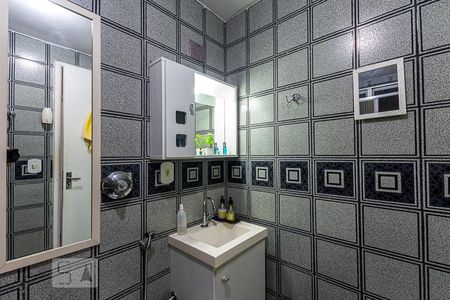 Banheiro de apartamento à venda com 1 quarto, 65m² em Centro, Niterói