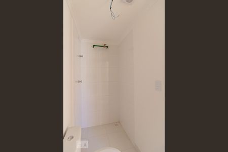 Banheiro de kitnet/studio à venda com 1 quarto, 32m² em Vila Leonor, São Paulo