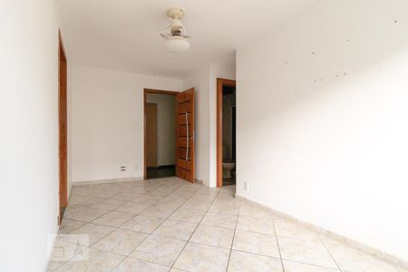 Sala de apartamento para alugar com 2 quartos, 50m² em Jardim Sulacap, Rio de Janeiro