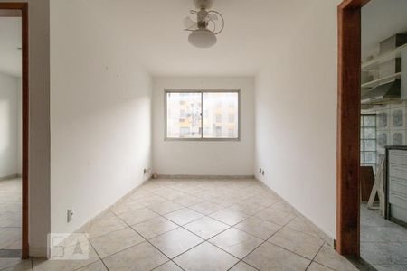 Sala de apartamento para alugar com 2 quartos, 50m² em Jardim Sulacap, Rio de Janeiro