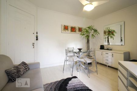 Sala de apartamento para alugar com 1 quarto, 39m² em Indianópolis, São Paulo