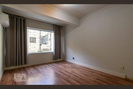 Dormitório de apartamento à venda com 1 quarto, 57m² em Floresta, Porto Alegre