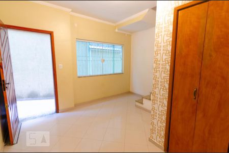 Sala de casa de condomínio à venda com 2 quartos, 60m² em Vila Mesquita, São Paulo
