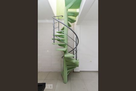 Escada de casa para alugar com 2 quartos, 70m² em Chácara Belenzinho, São Paulo