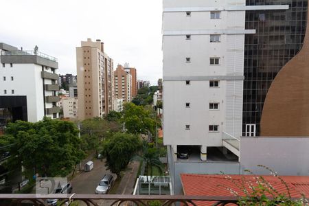 Vista da Suíte de apartamento para alugar com 2 quartos, 110m² em Auxiliadora, Porto Alegre