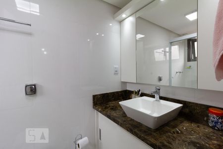 Banheiro da Suíte de apartamento para alugar com 2 quartos, 110m² em Auxiliadora, Porto Alegre