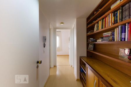 Corredor de apartamento para alugar com 2 quartos, 110m² em Auxiliadora, Porto Alegre