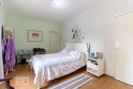 Suíte  de casa à venda com 5 quartos, 200m² em Vila Mariana, São Paulo