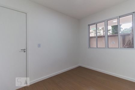 Quarto 2 de apartamento para alugar com 2 quartos, 39m² em Vila Ema, São Paulo