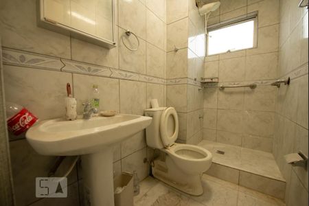 Banheiro de apartamento para alugar com 2 quartos, 65m² em Vila Nova, Porto Alegre