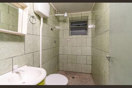 Banheiro de apartamento para alugar com 1 quarto, 49m² em Rubem Berta, Porto Alegre