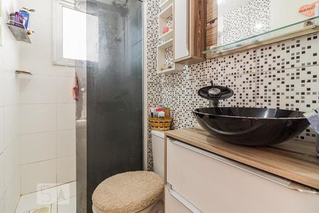 Banheiro de apartamento à venda com 2 quartos, 52m² em Vila Nova, Porto Alegre