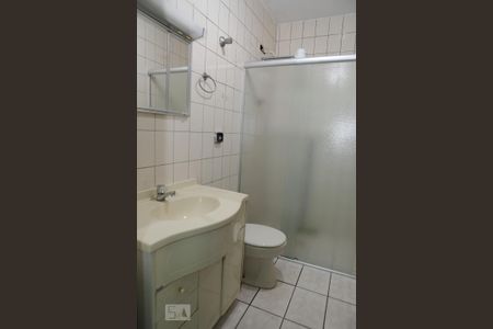 Banheiro de casa para alugar com 2 quartos, 112m² em Nova Petrópolis, São Bernardo do Campo