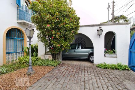 Casa para alugar com 350m², 3 quartos e 4 vagas Casa para alugar com 350m², 3 quartos e 4 vagasGaragem