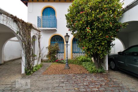 Casa para alugar com 350m², 3 quartos e 4 vagas Casa para alugar com 350m², 3 quartos e 4 vagasGaragem
