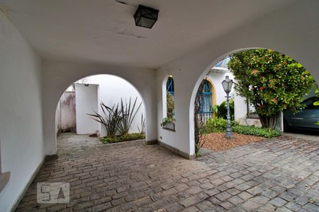 Casa para alugar com 350m², 3 quartos e 4 vagas Casa para alugar com 350m², 3 quartos e 4 vagasGaragem