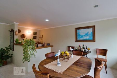 Casa para alugar com 350m², 3 quartos e 4 vagas Casa para alugar com 350m², 3 quartos e 4 vagasSala Intima