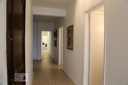 Corredor de apartamento à venda com 3 quartos, 185m² em Real Parque, São Paulo