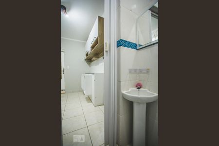 Banheiro de kitnet/studio para alugar com 1 quarto, 20m² em Mirandópolis, São Paulo