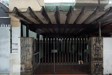 Casa à venda com 134m², 2 quartos e 1 vaga Casa à venda com 134m², 2 quartos e 1 vagaFachada