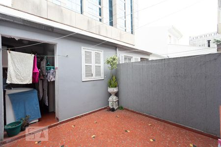 Quintal de casa à venda com 2 quartos, 134m² em Vila Nova Conceição, São Paulo