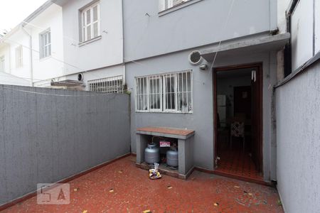 Quintal de casa à venda com 2 quartos, 134m² em Vila Nova Conceição, São Paulo