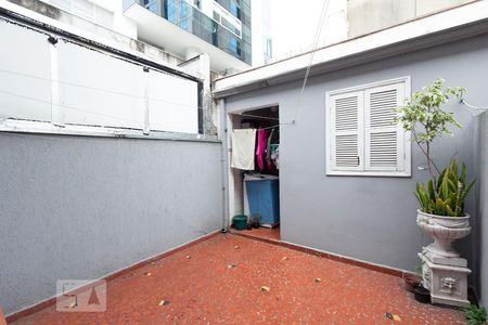 Quintal de casa à venda com 2 quartos, 134m² em Vila Nova Conceição, São Paulo