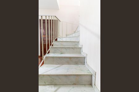 Escadaria de casa à venda com 3 quartos, 150m² em Socorro, São Paulo