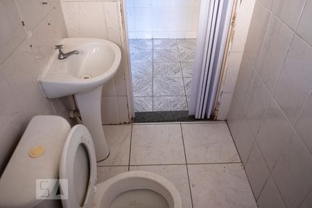 Banheiro de casa para alugar com 1 quarto, 45m² em Jardim Casa Pintada, São Paulo