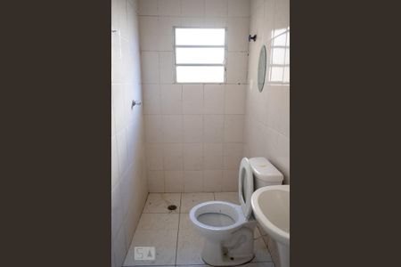 Banheiro de casa para alugar com 1 quarto, 45m² em Jardim Casa Pintada, São Paulo