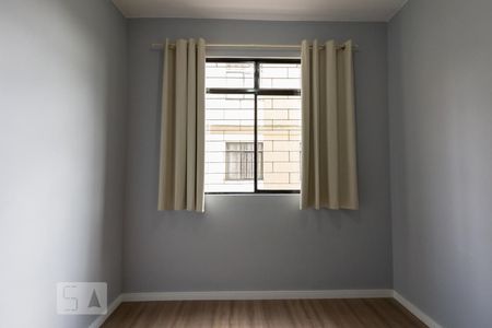 Quarto 1  de apartamento para alugar com 3 quartos, 70m² em Heliópolis, Belo Horizonte