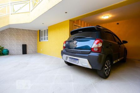 Casa à venda com 134m², 4 quartos e 2 vagas Casa à venda com 134m², 4 quartos e 2 vagasGaragem