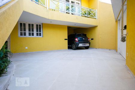 Casa à venda com 134m², 4 quartos e 2 vagas Casa à venda com 134m², 4 quartos e 2 vagasGaragem