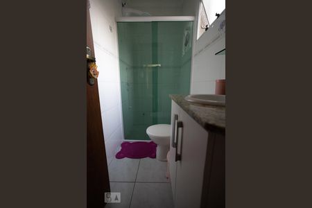 Banheiro suíte 2 de casa para alugar com 2 quartos, 70m² em Chácara Mafalda, São Paulo