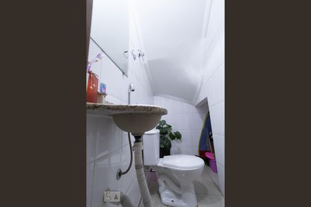 Banheiro de casa para alugar com 2 quartos, 70m² em Chácara Mafalda, São Paulo