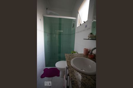 Banheiro suíte 2 de casa para alugar com 2 quartos, 70m² em Chácara Mafalda, São Paulo