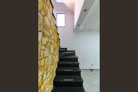 Escada de casa à venda com 3 quartos, 153m² em Vila Galvao, Guarulhos