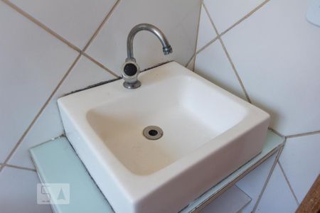 Banheiro de apartamento à venda com 2 quartos, 53m² em Campanário, Diadema