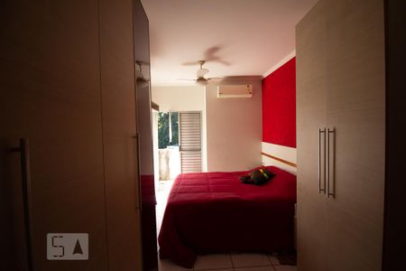Casa à venda com 162m², 2 quartos e 2 vagas Casa à venda com 162m², 2 quartos e 2 vagasQuarto 2 - Suíte