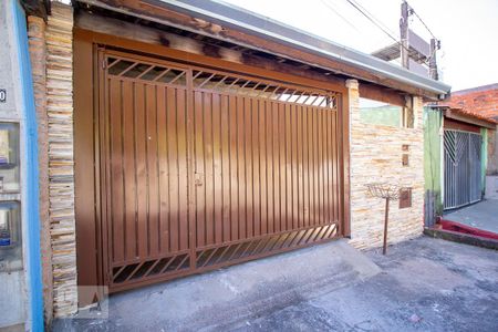 Casa à venda com 162m², 2 quartos e 2 vagas Casa à venda com 162m², 2 quartos e 2 vagasFachada