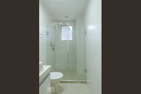 Banheiro de apartamento para alugar com 1 quarto, 57m² em Imbuí, Salvador