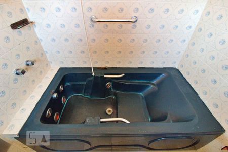 Casa à venda com 303m², 4 quartos e 6 vagas Casa à venda com 303m², 4 quartos e 6 vagasBanheiro da Suíte 1