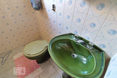 Casa à venda com 303m², 4 quartos e 6 vagas Casa à venda com 303m², 4 quartos e 6 vagasBanheiro de Serviço