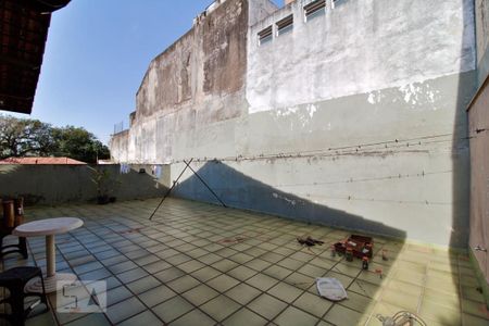 Casa à venda com 303m², 4 quartos e 6 vagas Casa à venda com 303m², 4 quartos e 6 vagasÁrea Externa