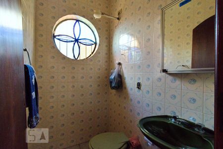 Casa à venda com 303m², 4 quartos e 6 vagas Casa à venda com 303m², 4 quartos e 6 vagasBanheiro de Serviço